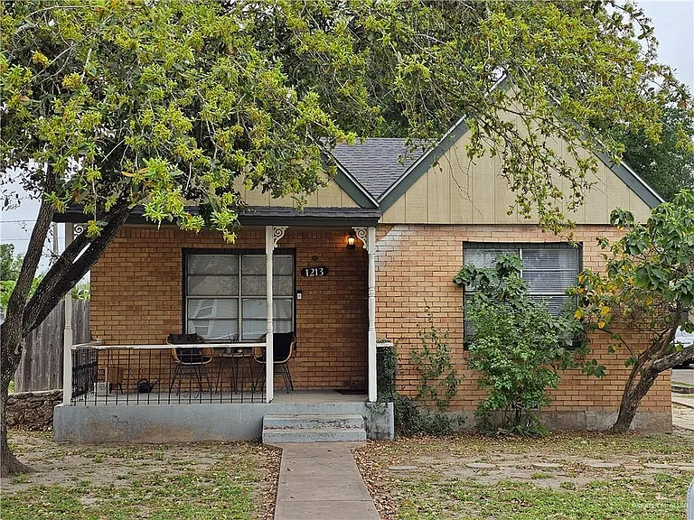 McAllen House: 1213 N 15th St