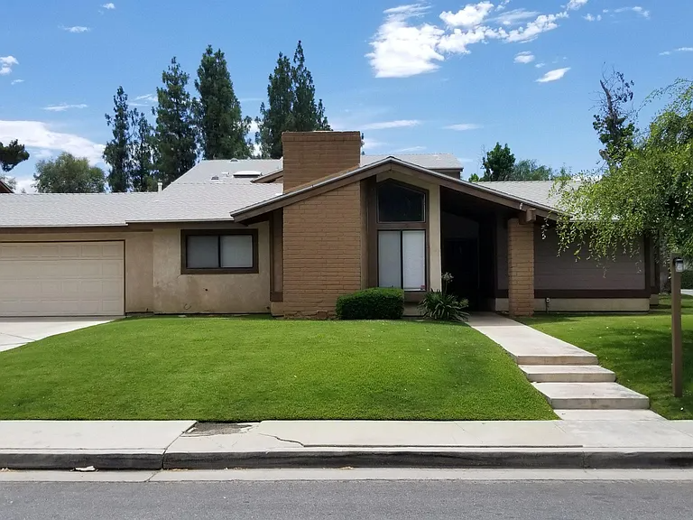 Bakersfield Townhome: 2801 Hoad Ln