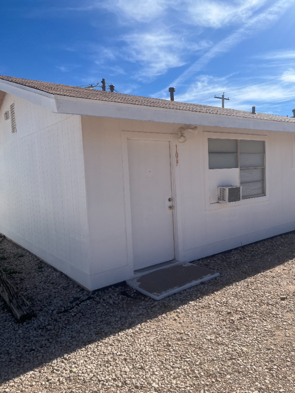 Portales Apartment: 109 S Boston Ave