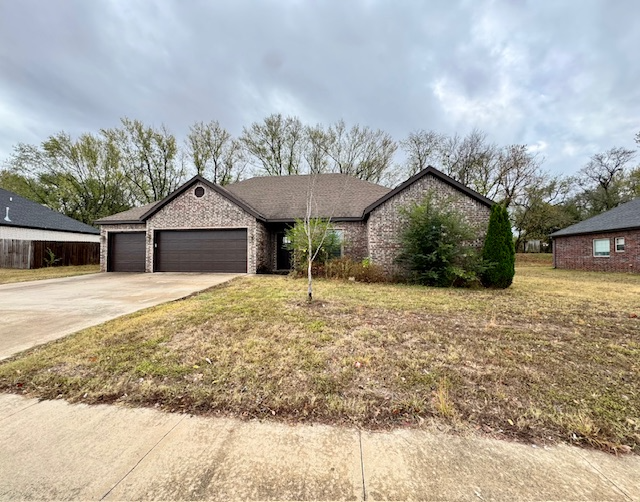 Pea Ridge House: 386 E Hayes St