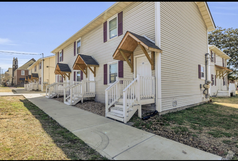 Pulaski Apartment: 219 W Flower St