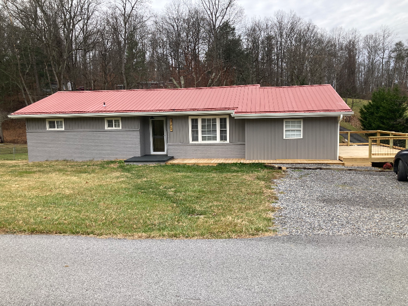 Fall Branch House: 222 Bank Drive