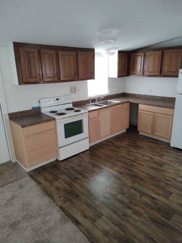 LAKE CITY House: 128 SE GUINEVERE CT