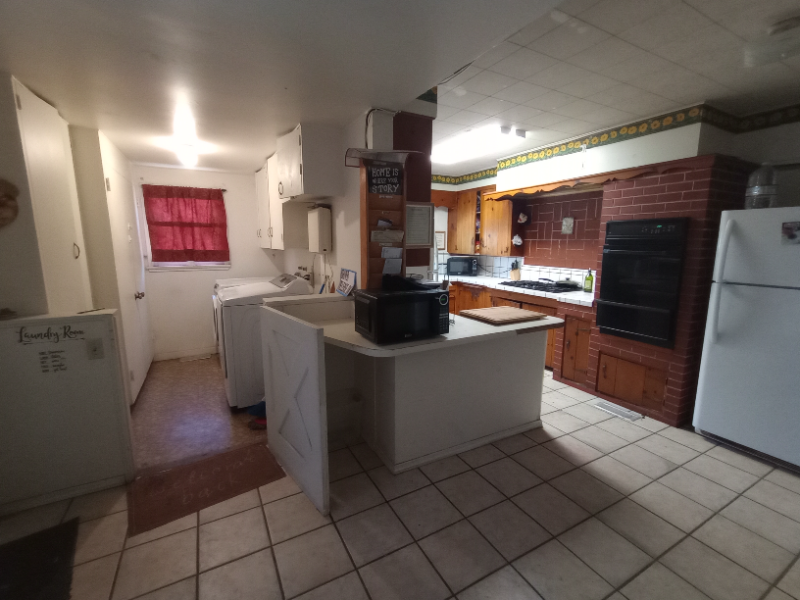 Pomona Single Room: 871 e franklin Ave,
