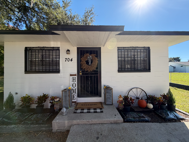 Lakeland House: 704 West 13 Street