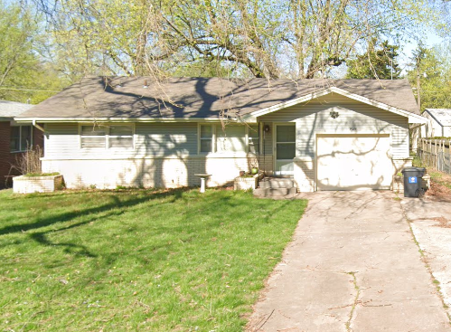 Springfield House: 929 N Oak Grove