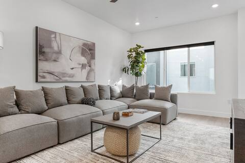 Salt Lake City Townhome: 765 N 400 W #302