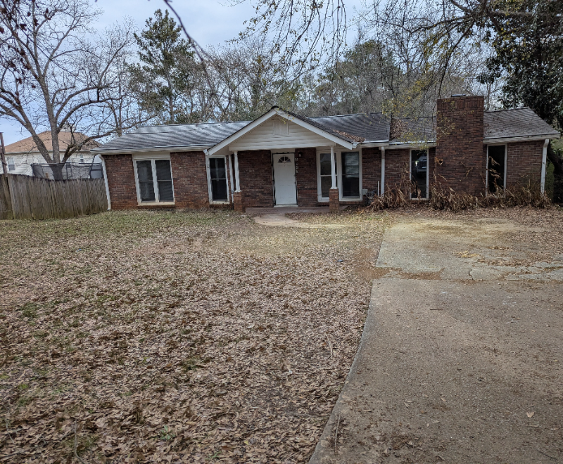 Douglasville House: 6543 bay street