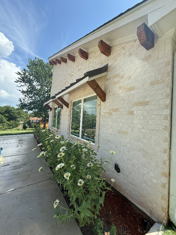 Bullard House: 324 Inwood Dr