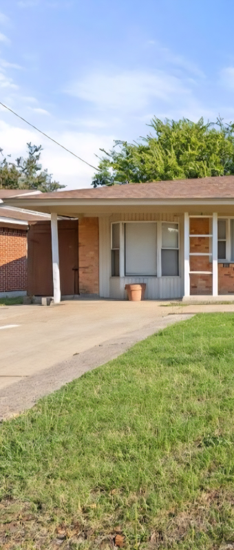 Dallas Single Room: 2539 Hillsboro Ave (Room)