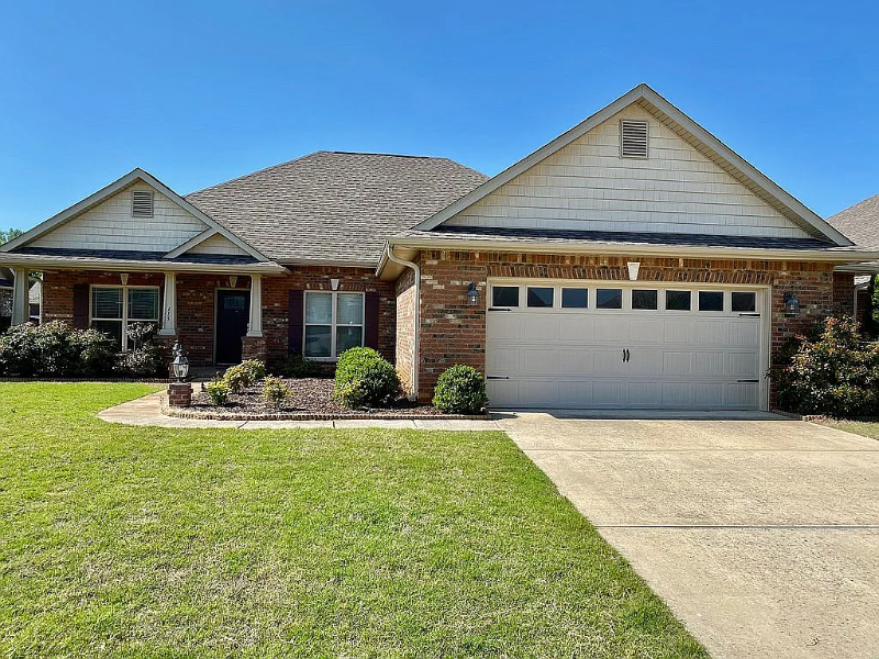 Madison House: 115 Woodvale Dr