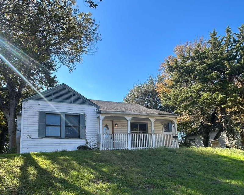 Dallas House: 314 West Clarendon Drive