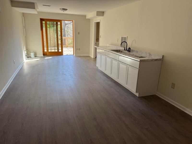 Burke Single Room: 8931 Kenilworth dr