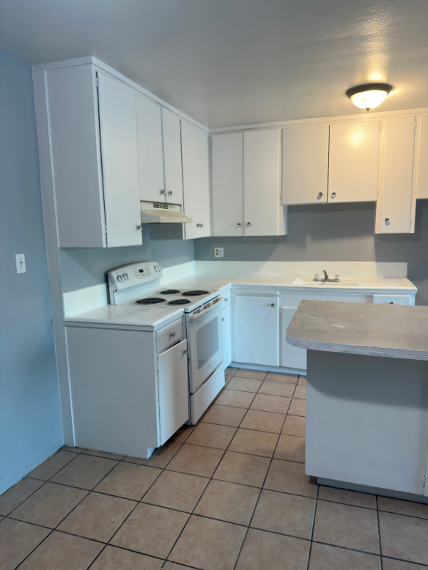 Stockton Apartment: 1025 N. Madison St. #11