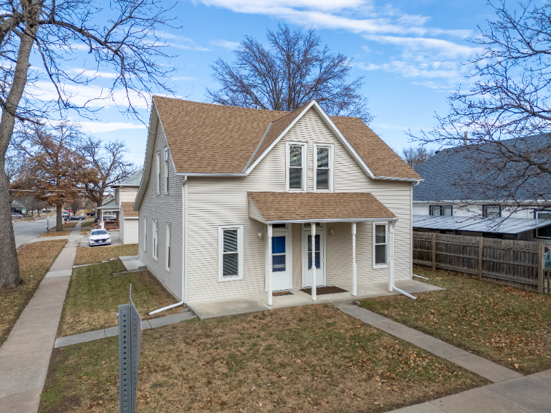 Lincoln House: 6602 Ballard Ave