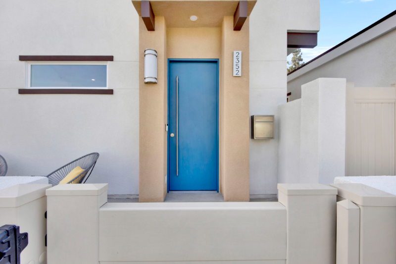 Long Beach House: 2352 East Poppy Street