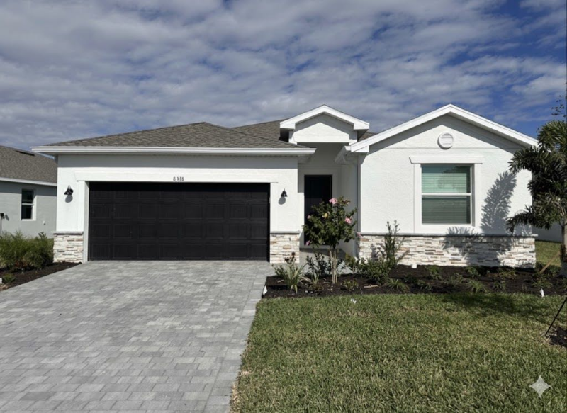 Englewood House: 8318 Waterscape Rd