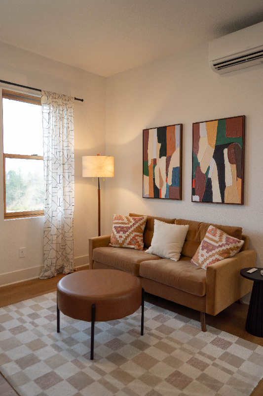 Salem House: 4069 Berwick Ln SE