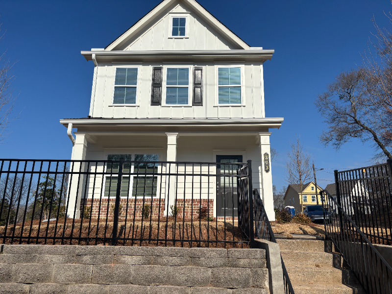 Marietta House: 303 Frasier St SE