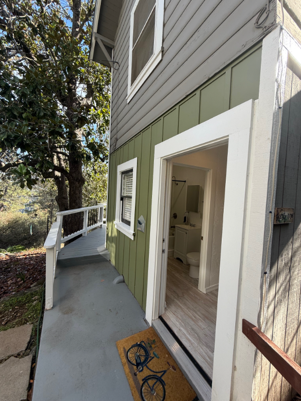 Auburn House: 196 Lubeck Rd