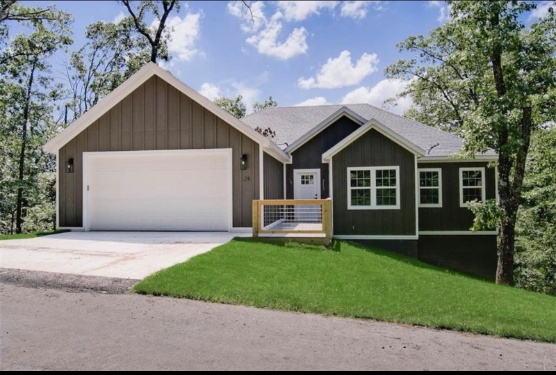 Bella vista House: 24 s cheshnut dr