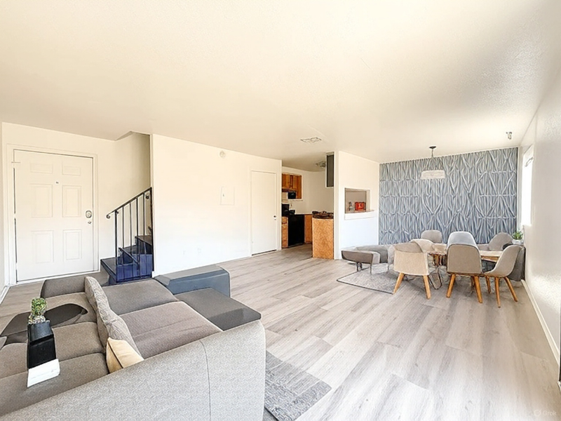 Van Nuys Apartment: 14746 Delano St