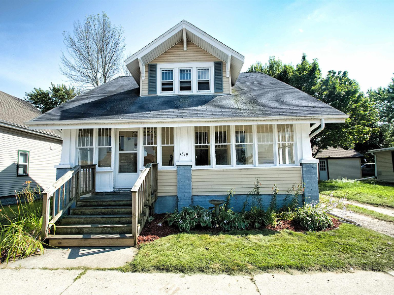 Two Rivers House: 1519 22n St