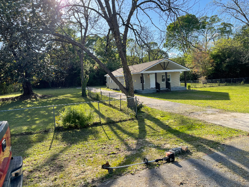 Warner Robins House: 311 S 2nd St