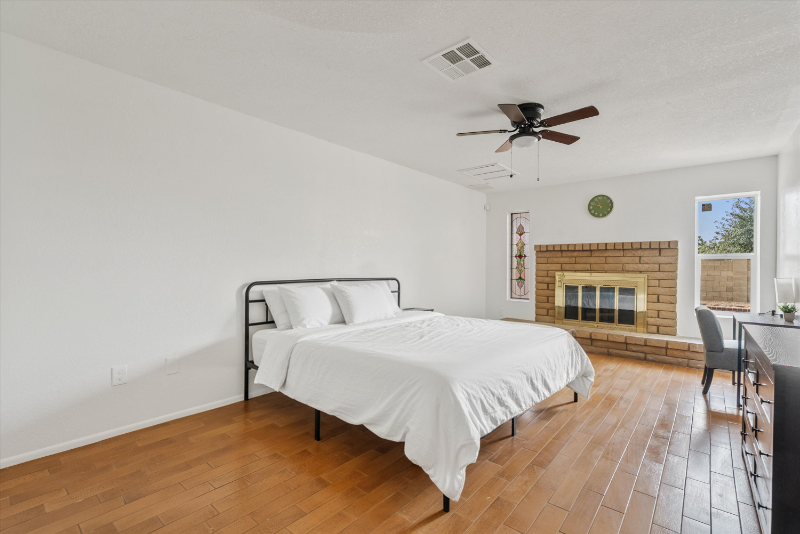 Glendale Single Room: 9632 N 58th Ln