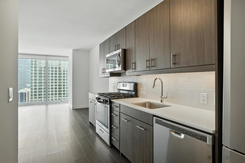 Chicago Condo: 7 N State St