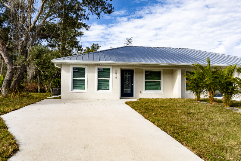 Port Charlotte Townhome: 2023 Fraser St