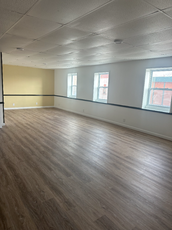 Lagrange Apartment: 104 1/2 West Michigan Street #4