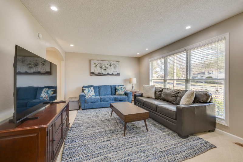 Kingsport House: 5013 Emerald Dr