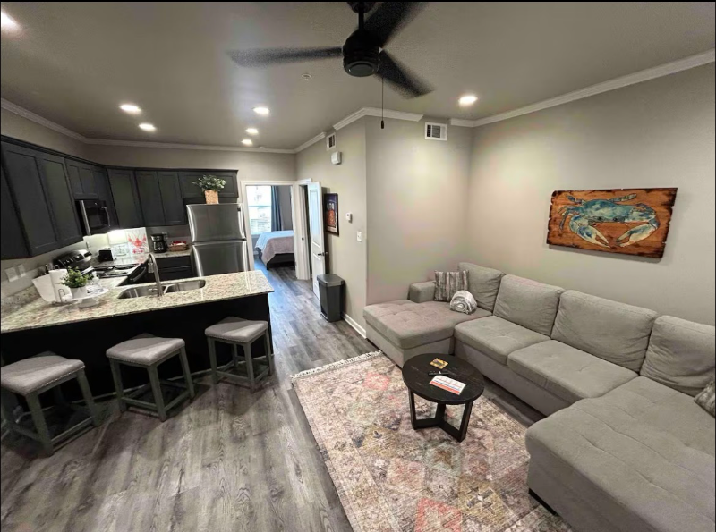 Lafayette Apartment: 305 W Second St #210