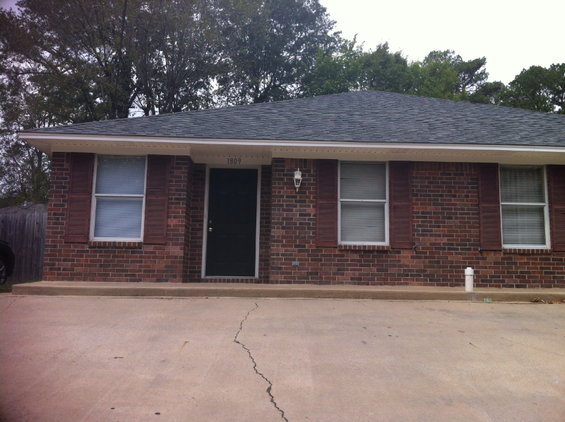 Texarkana Townhome: 1813 Jefferson
