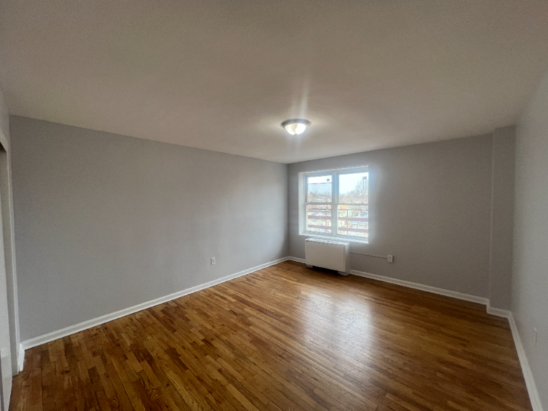 Newark Apartment: 6 Pomona Ave