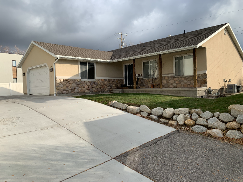 Cottonwood Heights House: 1642 E FORT UNION BLVD