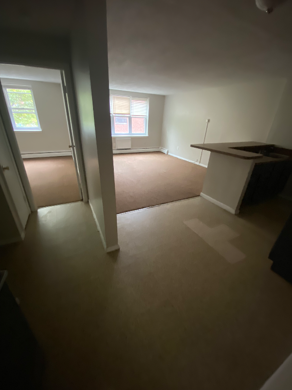 Hartford Apartment: 194 Washington St