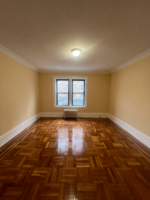 Newark Apartment: 218 Highland Ave