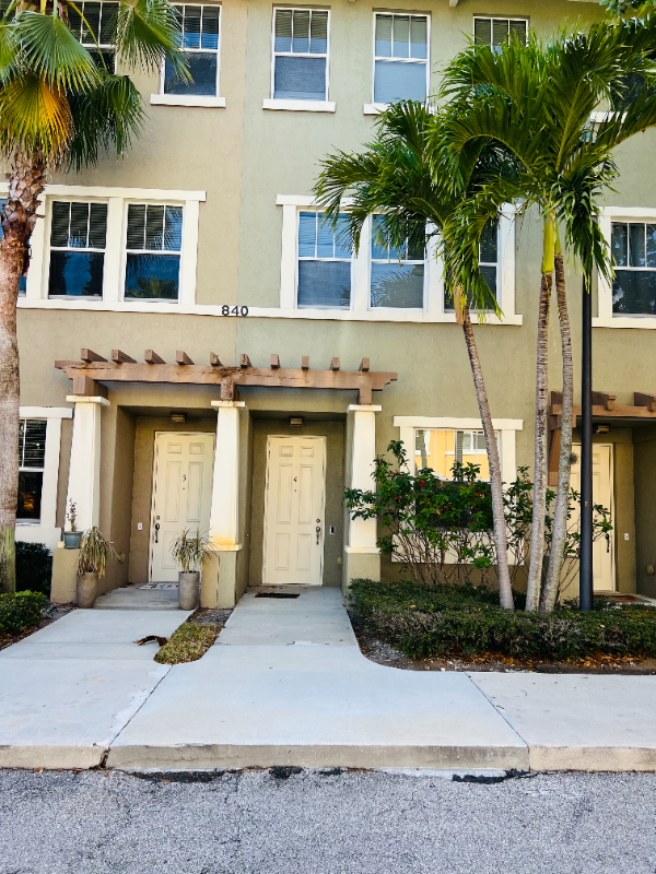 West Palm Beach Townhome: 840 Marina Del Ray Lane 4