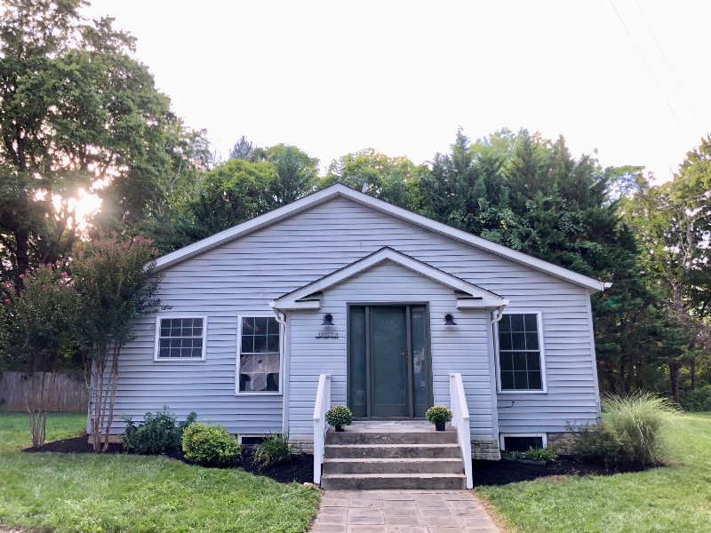 Lovettsville House: 12822B Booth Rd