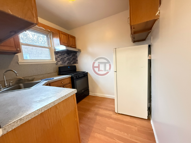 Bronx Townhome: 1821 Edison ave