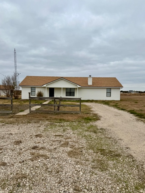 Lorena House: 689 Birdie Ln