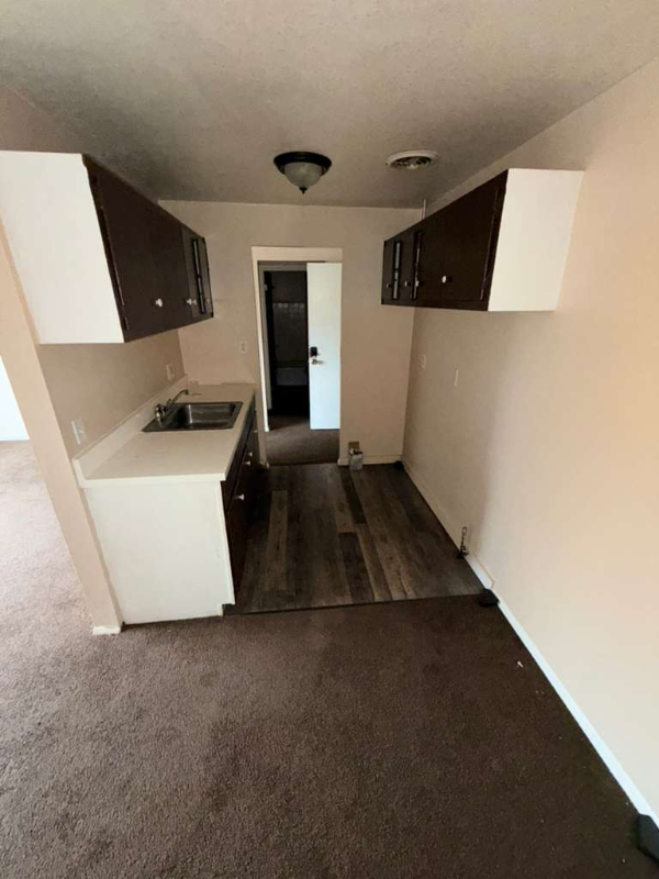 East Cleveland Apartment: 14815 Euclid Ave