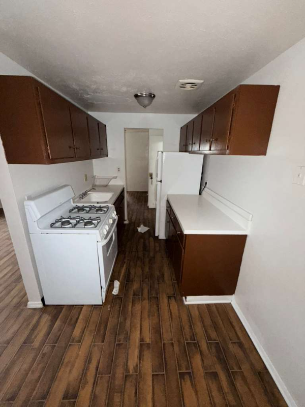 East Cleveland Apartment: 14815 Euclid Ave