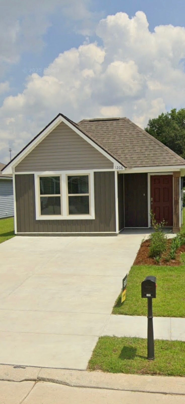 Gonzales House: 1206 E Saint Charles St