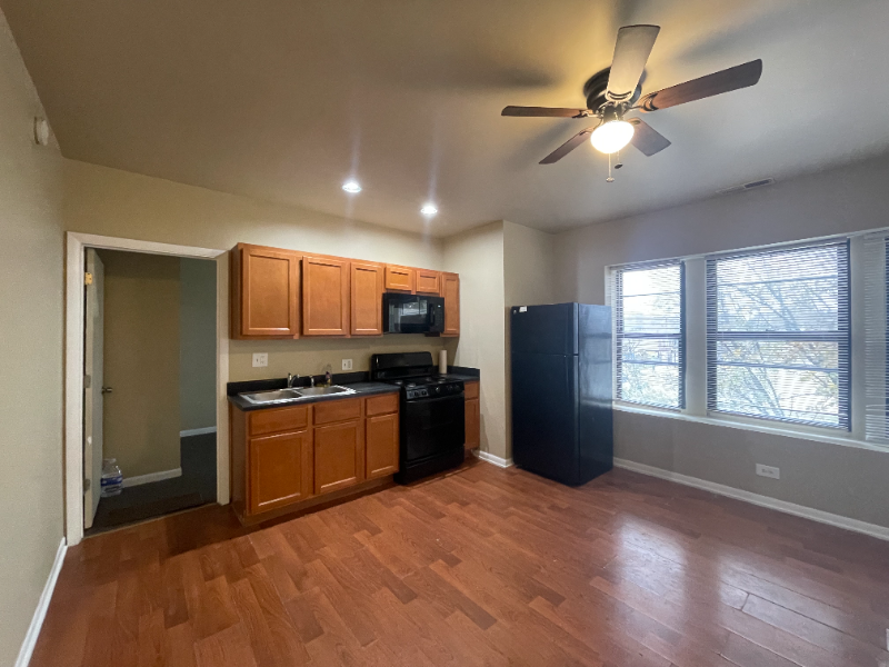 Chicago Apartment: 1904 E 79th Street