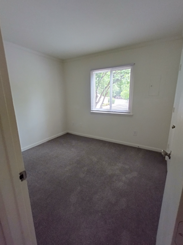 Lynchburg Apartment: 600 Reusens Road