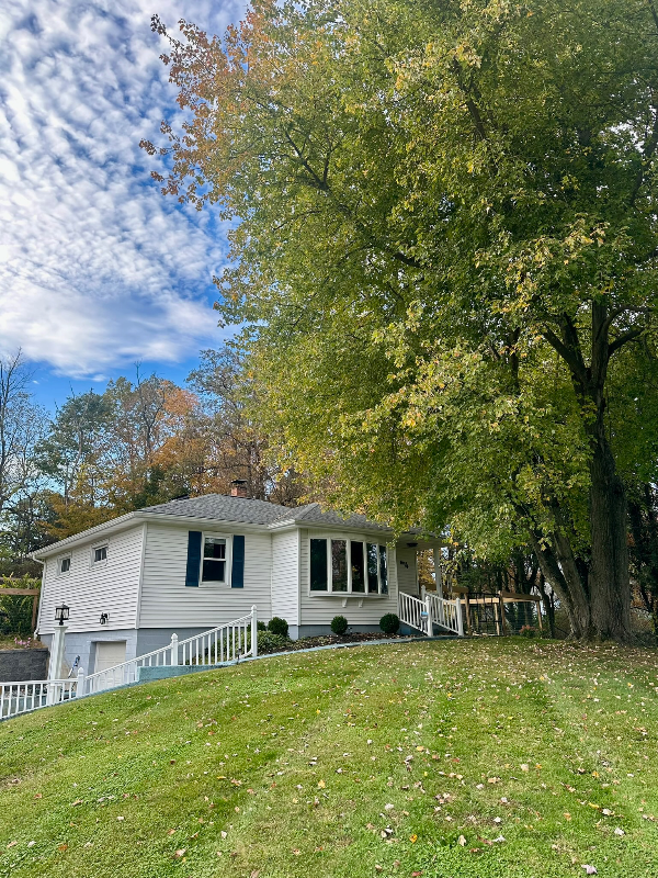 Newburgh House: 4 Maplewood Dr
