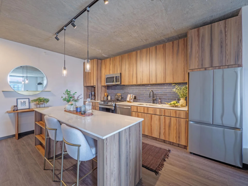 Chicago Condo: 1601 W Lake St